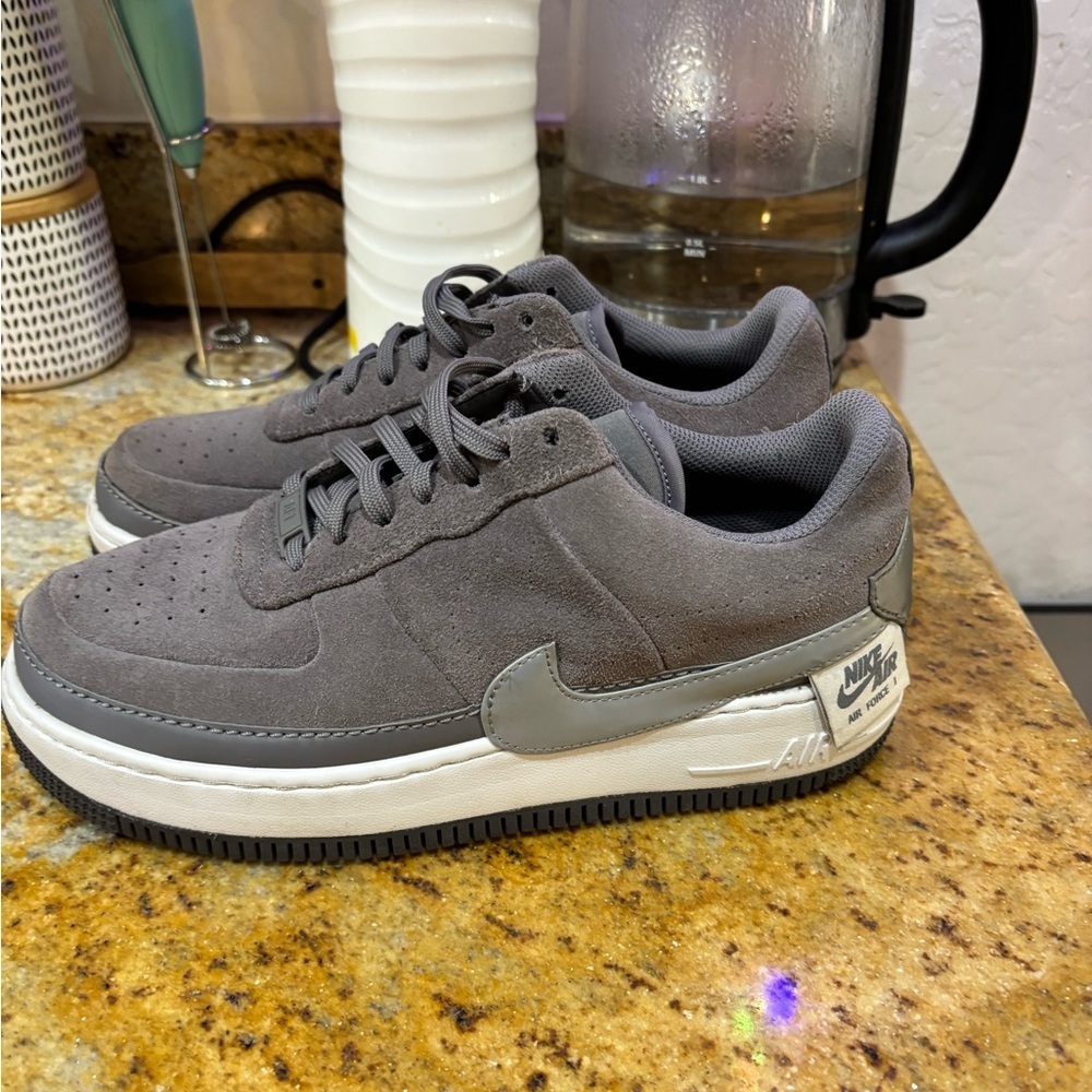 Nike Air Force 1 size 9.5 - Picture 3 of 9